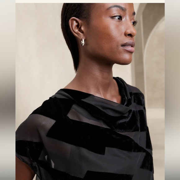 Velvet burnout blouse with open back NWT - Picture 3 of 7